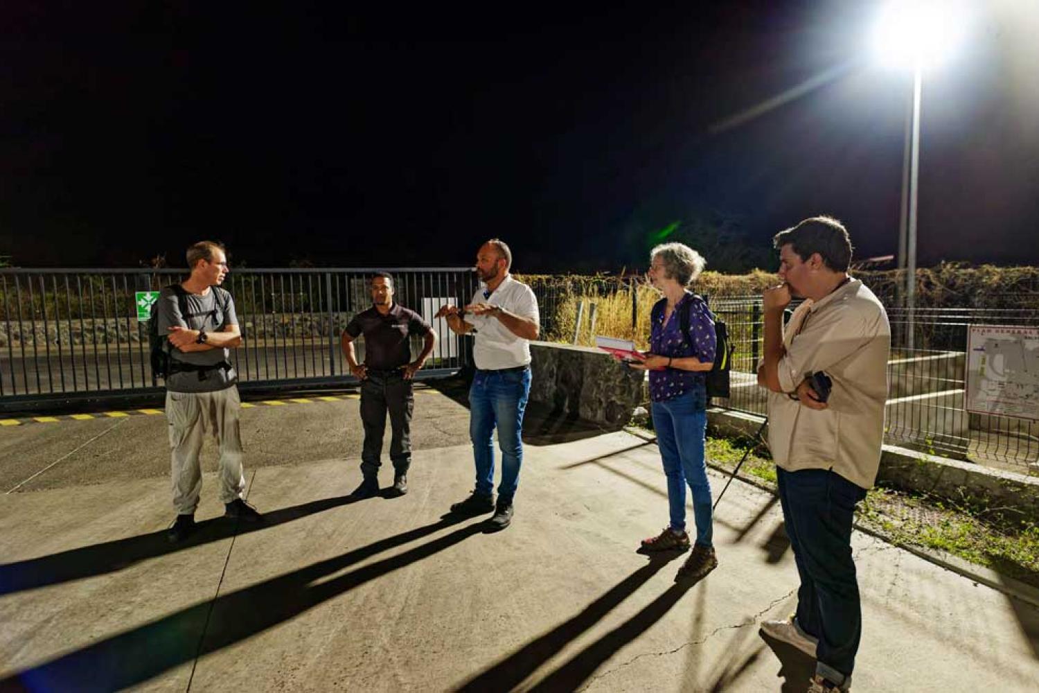 Sur site, de nuit, la différence des éclairages artificiels est plus visible © René Carayol - Parc national de La Réunion